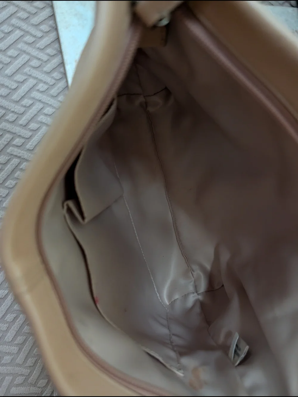 Coach Beige Leather Shoulder Bag EUC